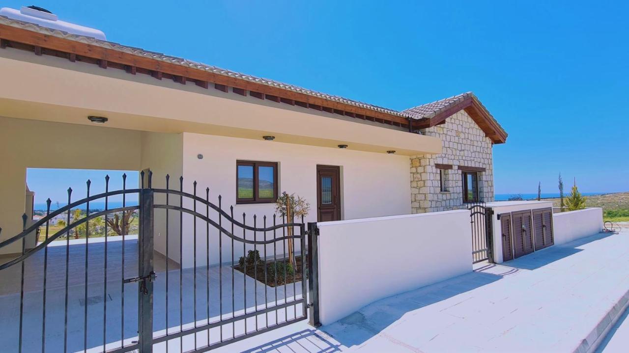 Chrystallia Villa *